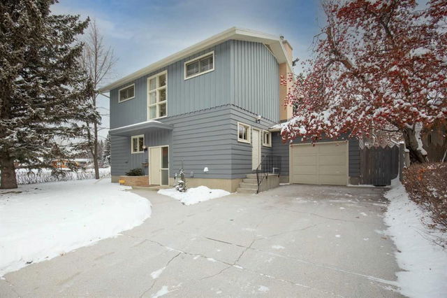 27 SELKIRK Boulevard