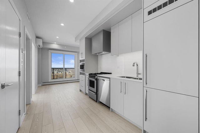 601 - 8230 Broadcast Avenue