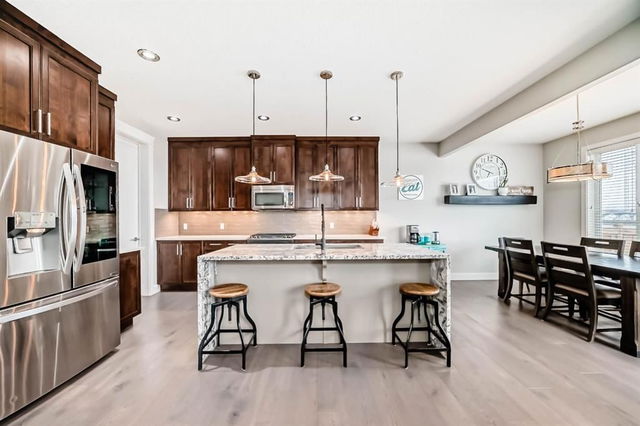 12 Emberside Glen