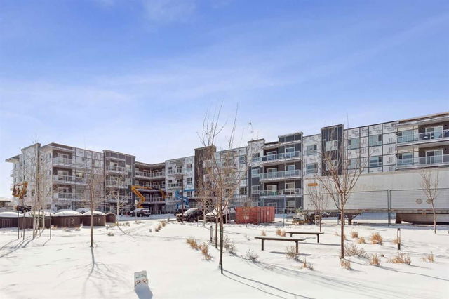 420 - 40 Carrington Plaza