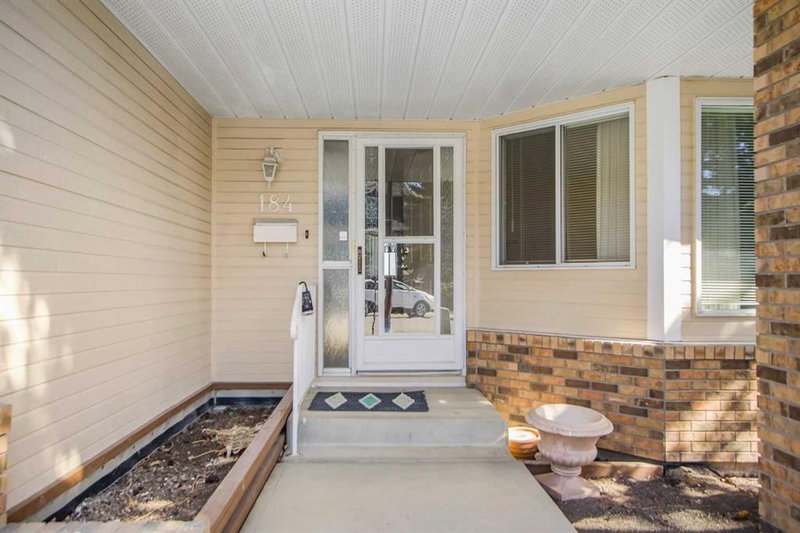 184 Strathaven Circle SW