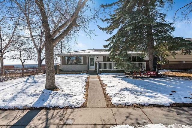 74 Armstrong Crescent