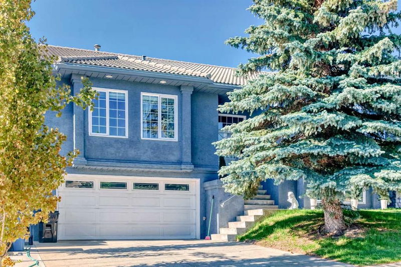 8 Signature Point SW, Calgary, Alberta
