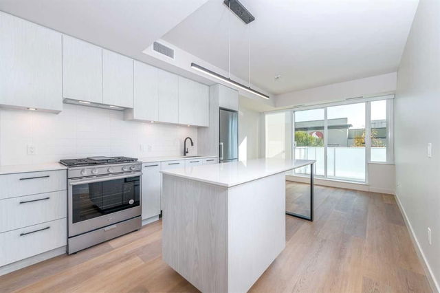 210 - 1107 Gladstone Road