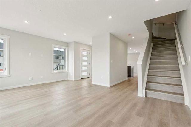 215 - 40 Livingston Parade