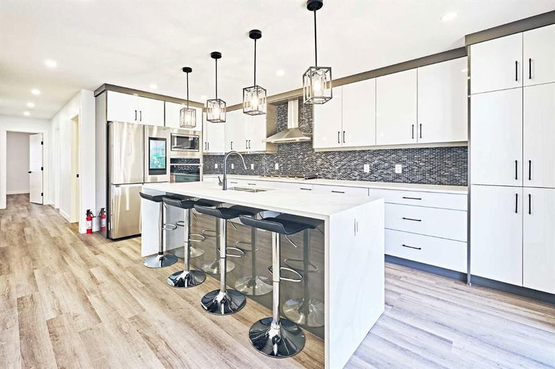 77 Hartford Road NW, Calgary, Alberta