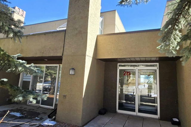 10 - 218 Village Terrace