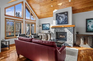 7 Creekside Mews