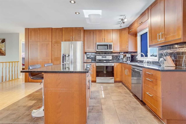 211 Pinecrest Crescent