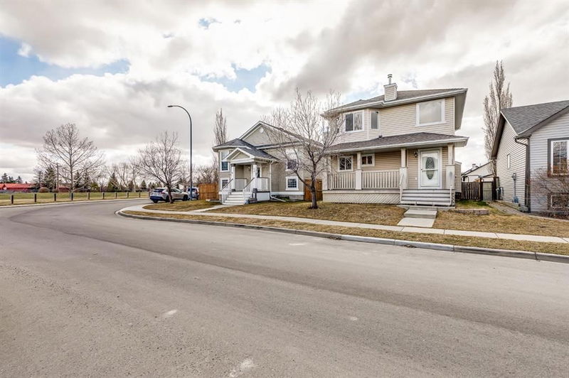 75 Luxstone Crescent SW, Airdrie, Alberta