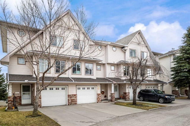 100 Country Hills Cove