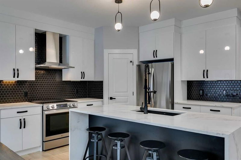 54 Crestmont Drive SW, Calgary, Alberta