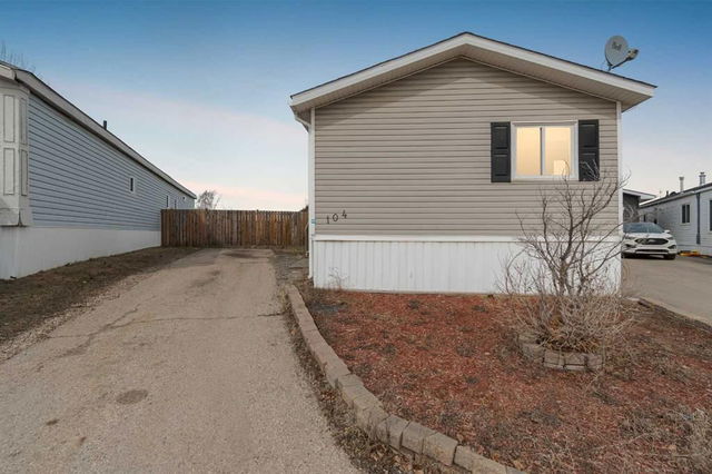 104 Grey Owl Place