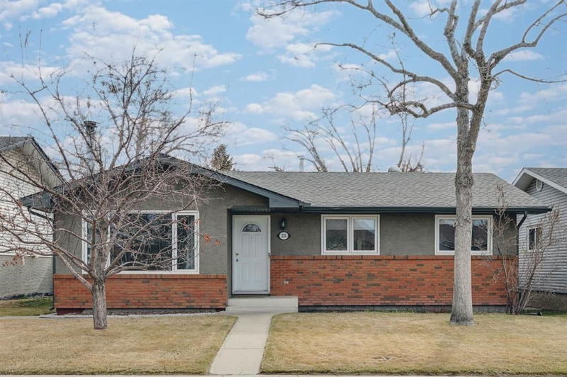 220 Pinegrove Close NE, Calgary, Alberta
