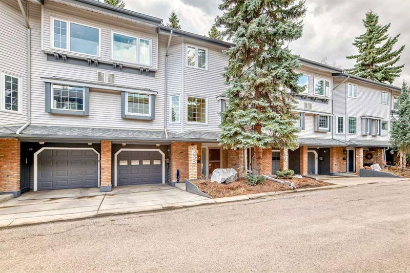 4037 42 Street NW #220, Calgary, Alberta