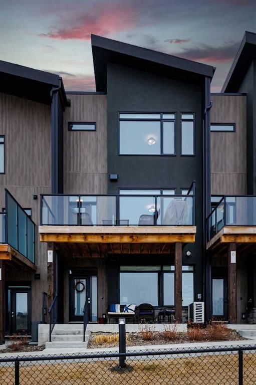 8 Royal Elm Green NW, Calgary, Alberta