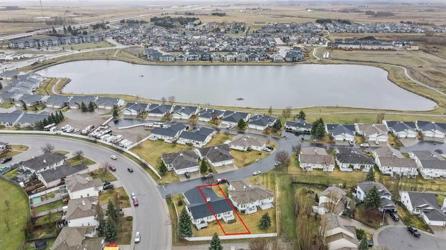 49 Strathmore Lakes Bay