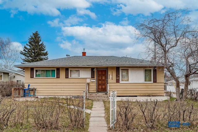 8226 Fairmount Drive