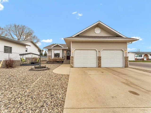 4 Redwood Court