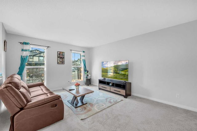 6 Luxstone Point