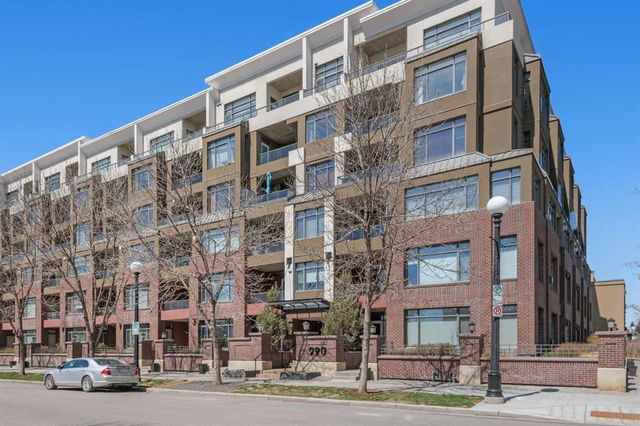524 - 990 Centre Avenue