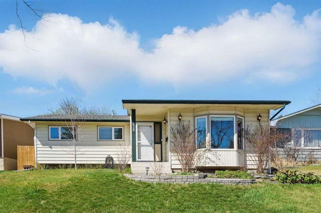 828 Hunterston Crescent