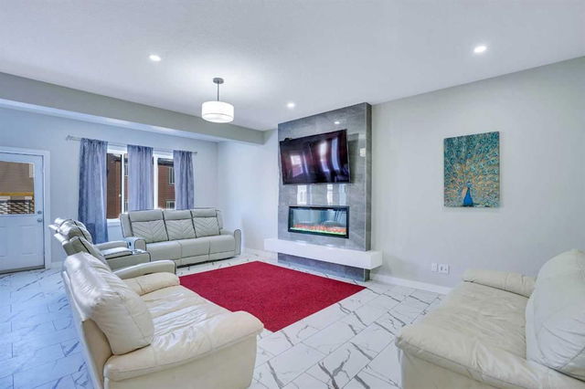 475 Creekrun Crescent