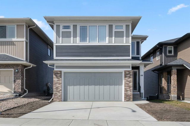 44 Emberside Green