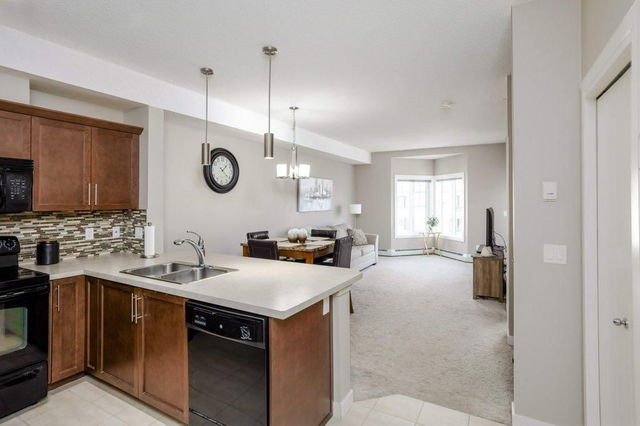 405 - 20 Royal Oak Plaza