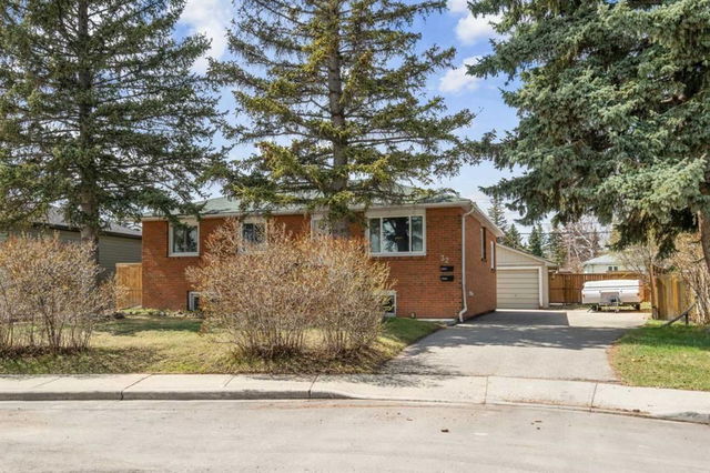 32 Beaupre Crescent