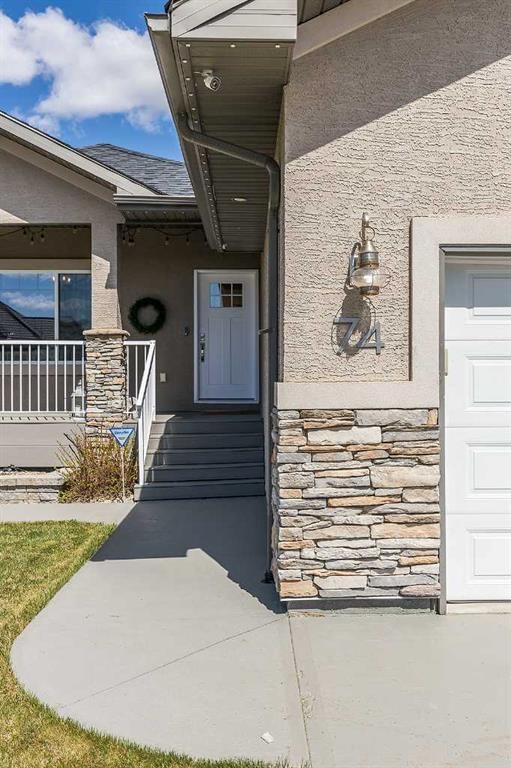 74 Desert Blume Crescent