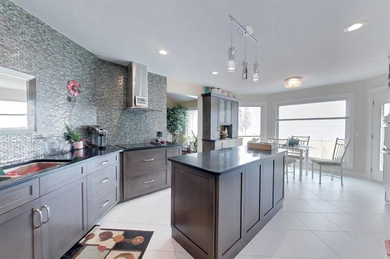 30 Executive Estates