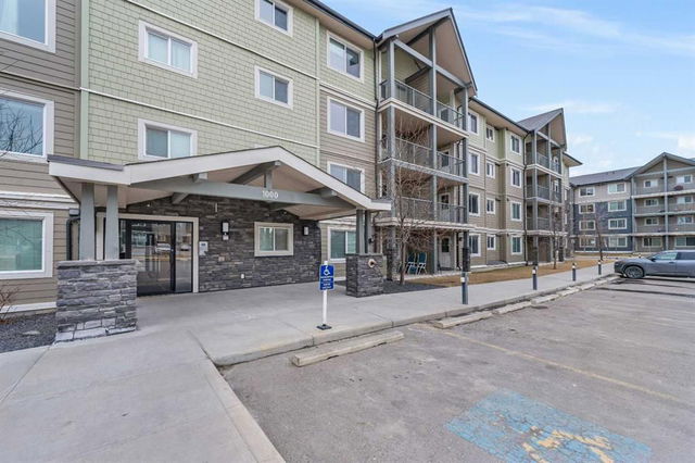 1214 - 181 Skyview Ranch Manor