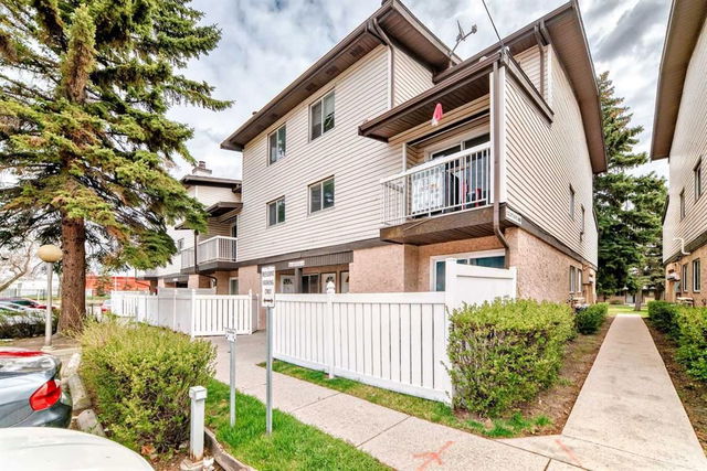 32 - 3705 Fonda Way