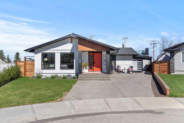 160 Maple Court Crescent