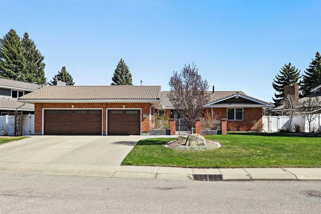 104 Midpark Crescent