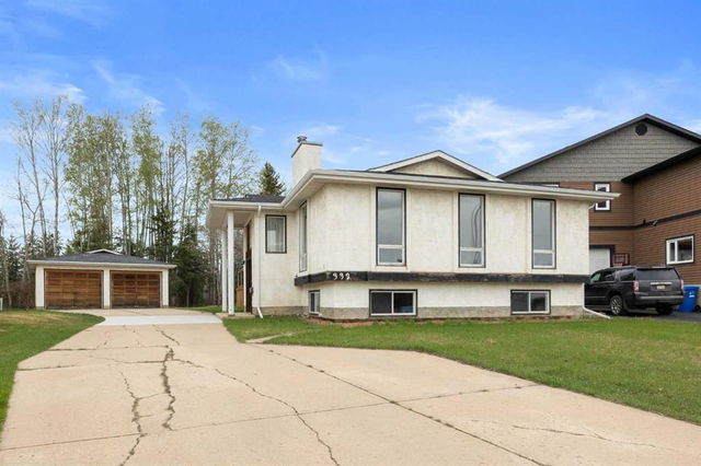 332 Ermine Crescent