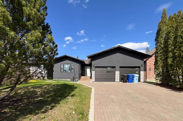 122 Dickins Close