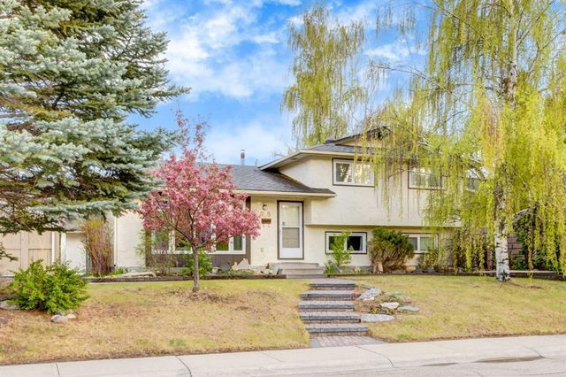 928 LAKE TWINTREE Crescent
