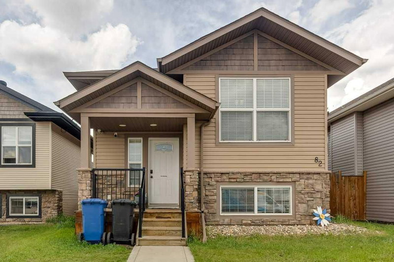 82 Harvest Close, Penhold, T0M1R0 | Image 2