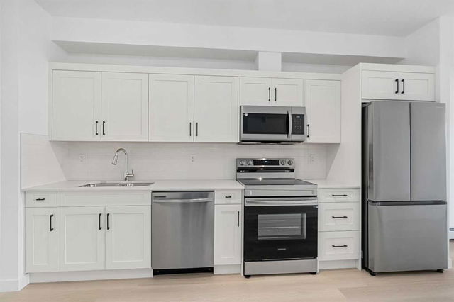 411 - 70 Sage Hill Walk