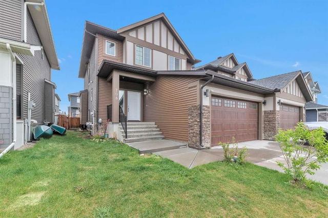708 Edgefield Crescent
