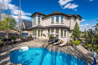 208 Evergreen Circle