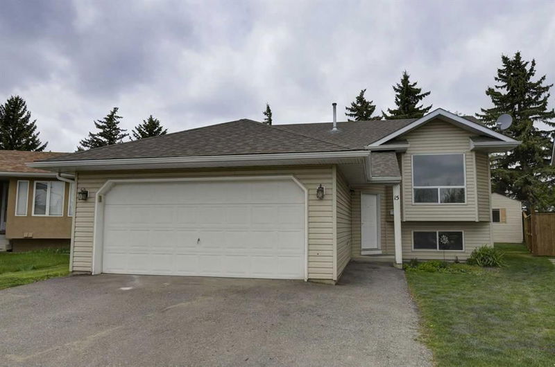 15 Village Green, Carstairs, Alberta