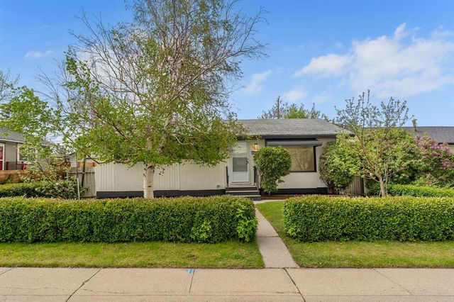 1512 Robson Crescent