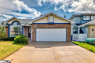 242 Hawkdale Bay