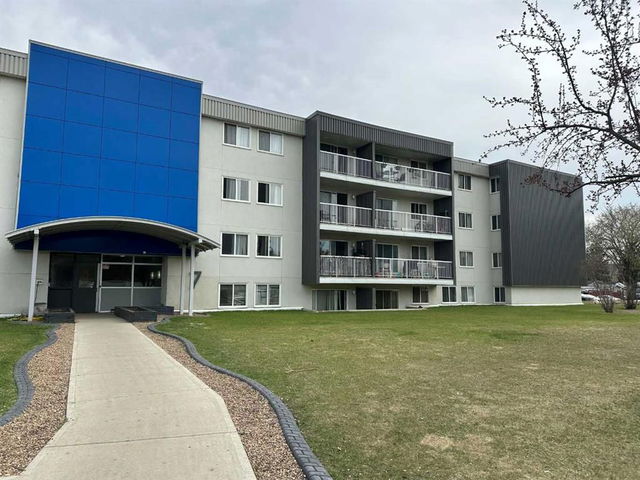 208 - 7 Clearwater Crescent