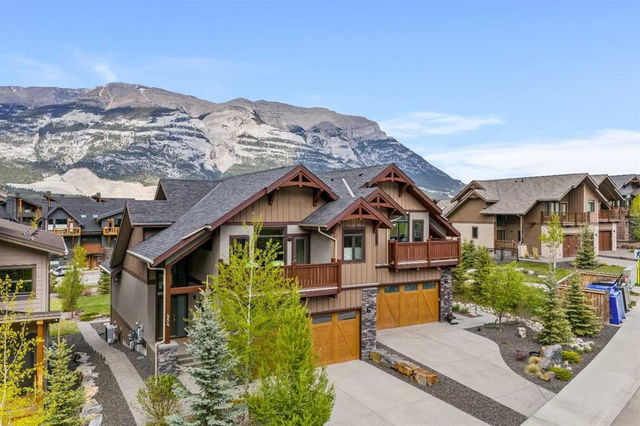 454 Stewart Creek Close