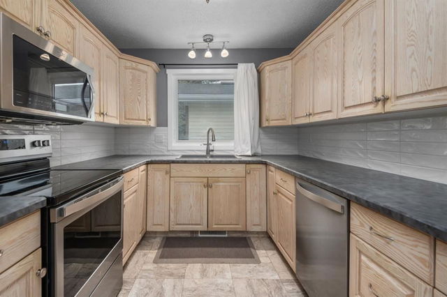 113 Thorson Crescent
