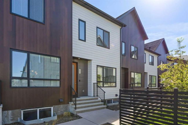 606 Redstone Crescent
